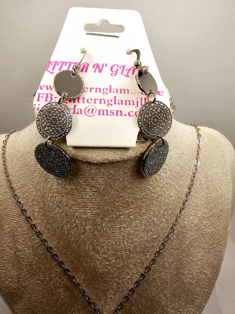 Silver Glitter N Glam Necklace set