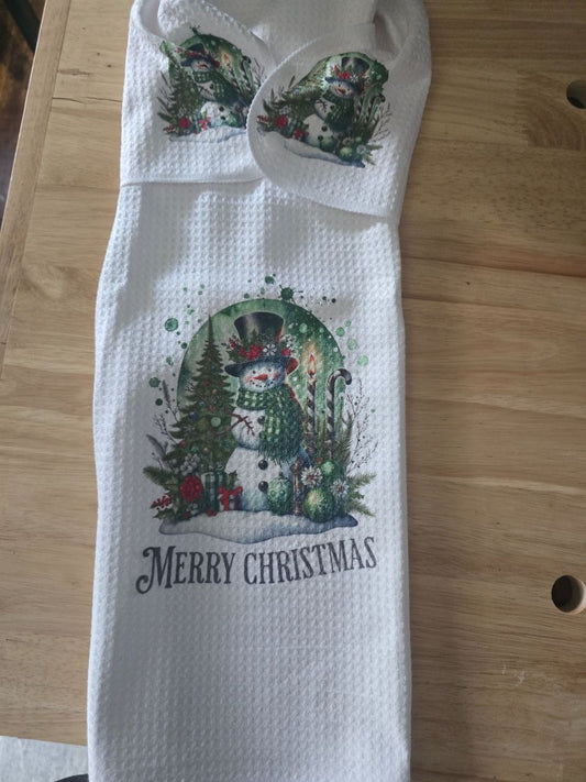 Hand towel with snap SNOWMAN WITH GREEN BACKGROUND/MERRY CHRISTMAS, 16 x 28