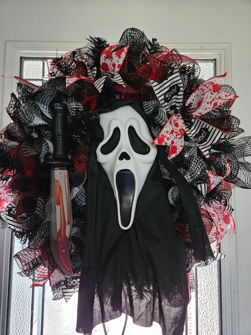 Handmade scream wreath, Jen's Wreaths