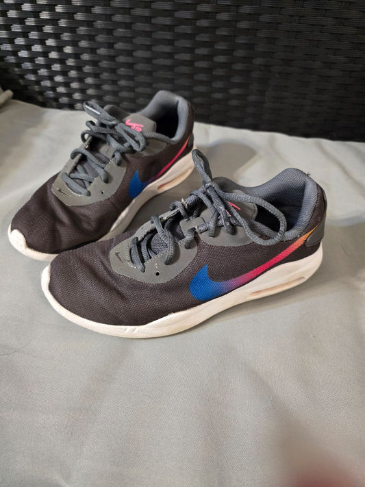 Black NIKE Shoes, 7Y