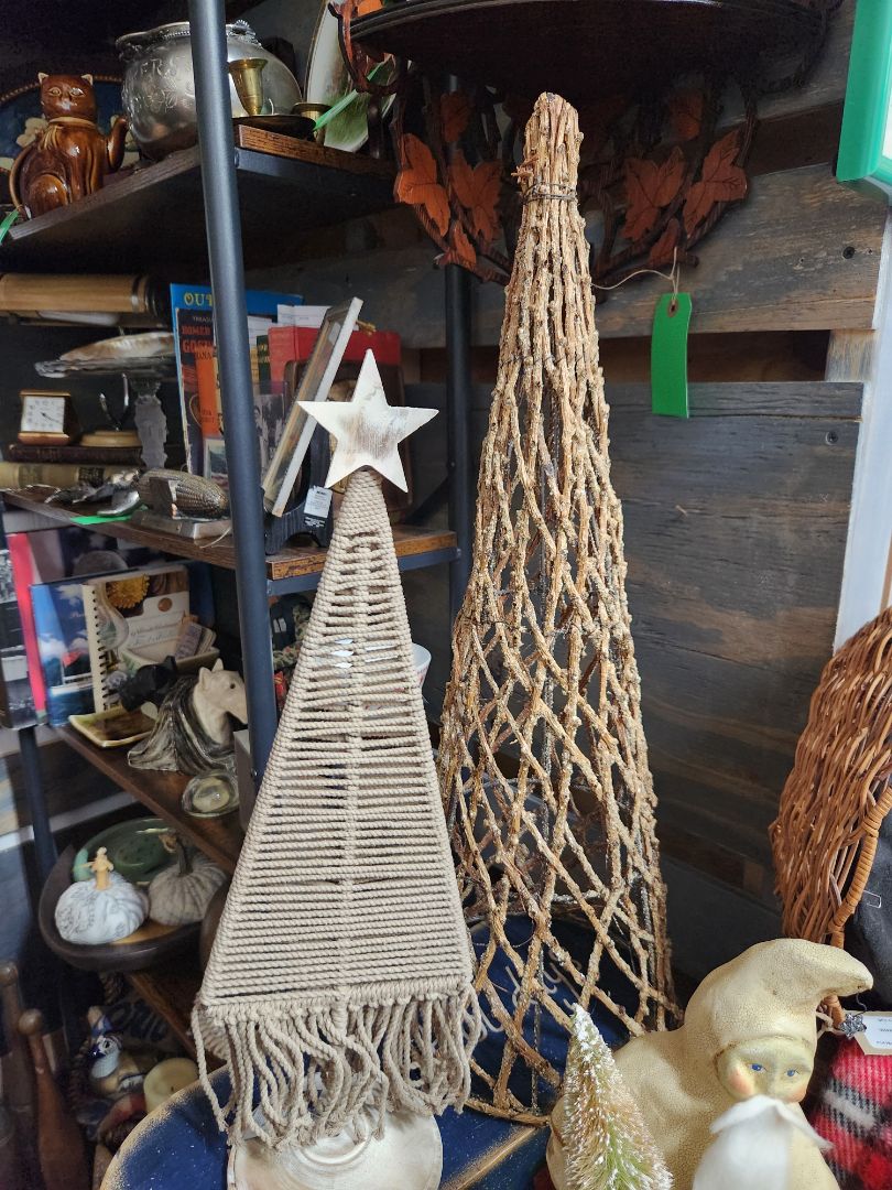 Macrame Tree w/ Wood Star - Medium
