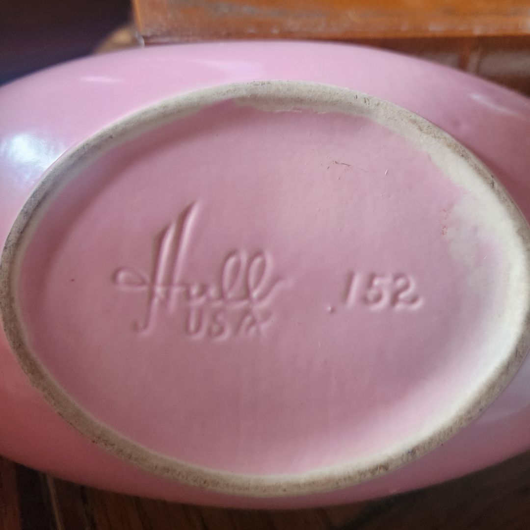 Hull USA - Vintage Pink Console 152