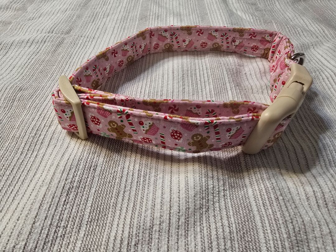 Pink Gingerbread Collar, Medium