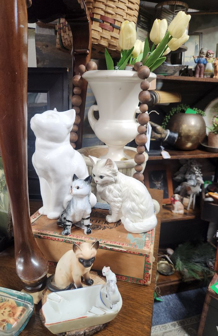 Vintage Lefton White Cat