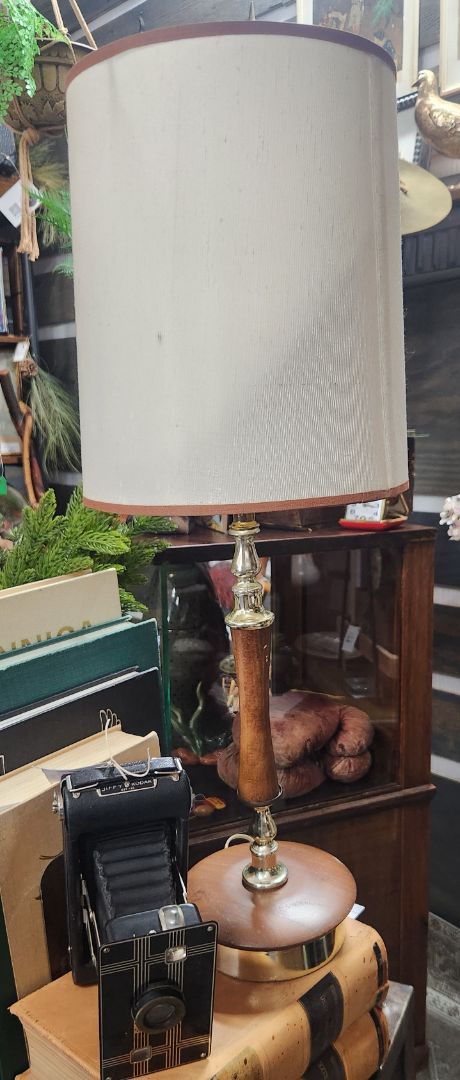 Vintage MCM Lamp w/ Shade