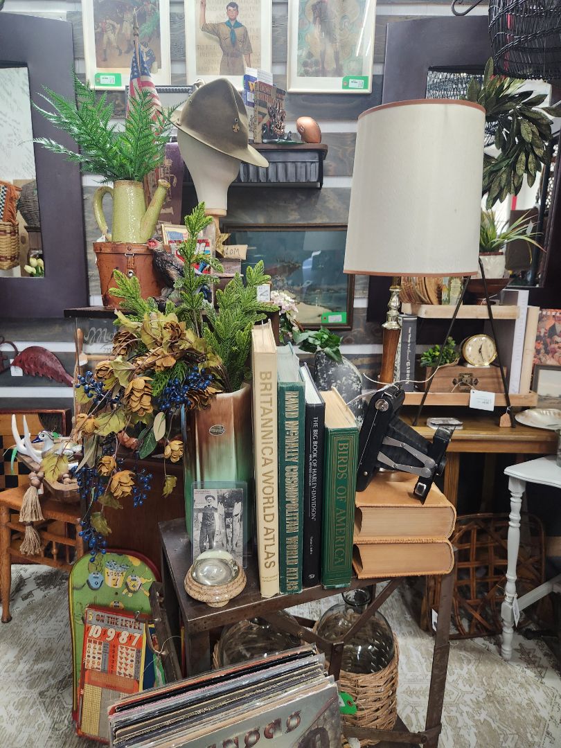 Vintage MCM Lamp w/ Shade