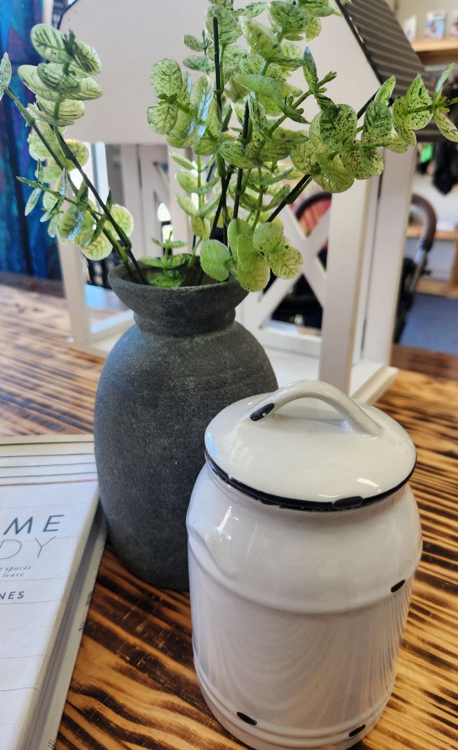 Shabby Chic White Pot w/Lid