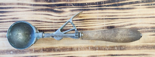 Gilchrist Model 31 Vintage Ice Cream Scoop