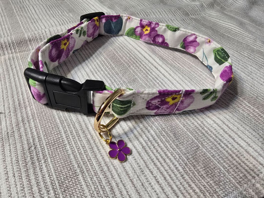White Prpl Flowers Collar, Medium
