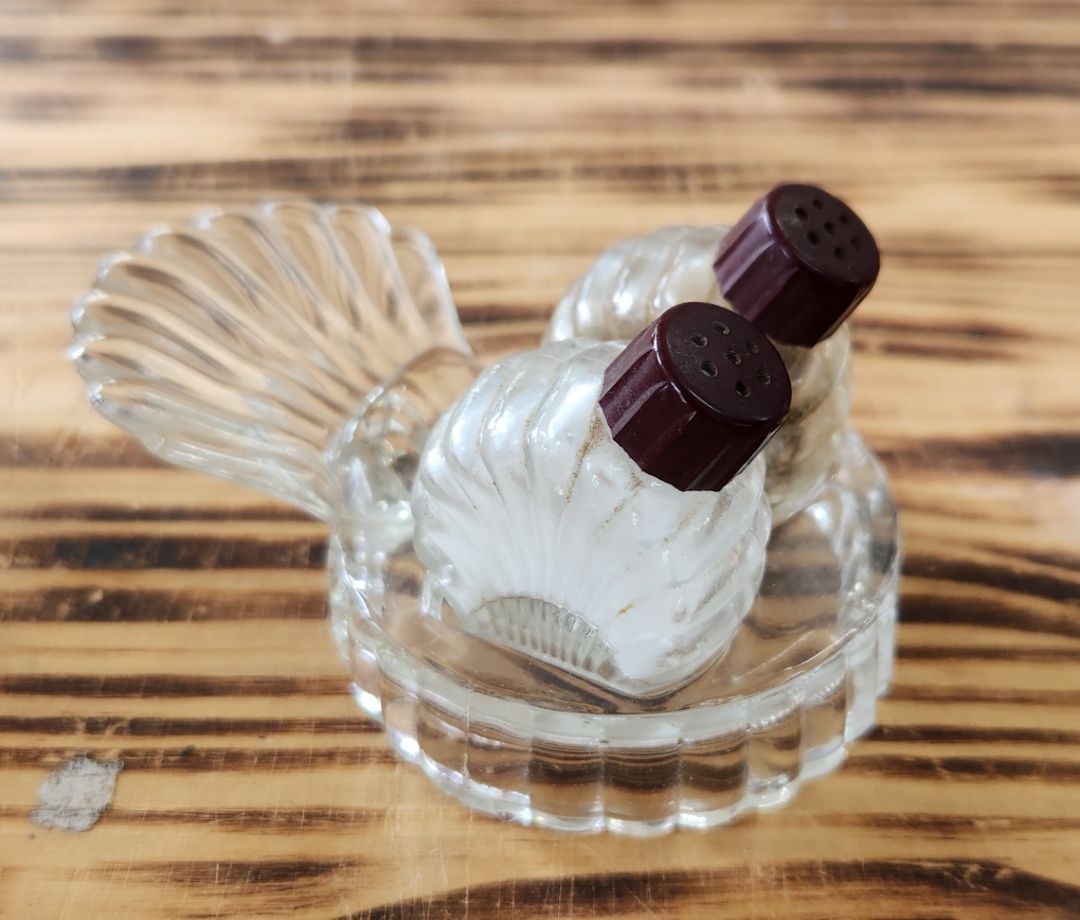 Vintage Art Deco Salt/Pepper Shaker