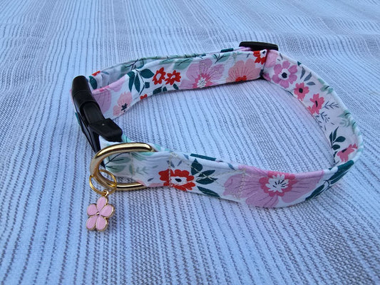 White Floral Collar, Medium