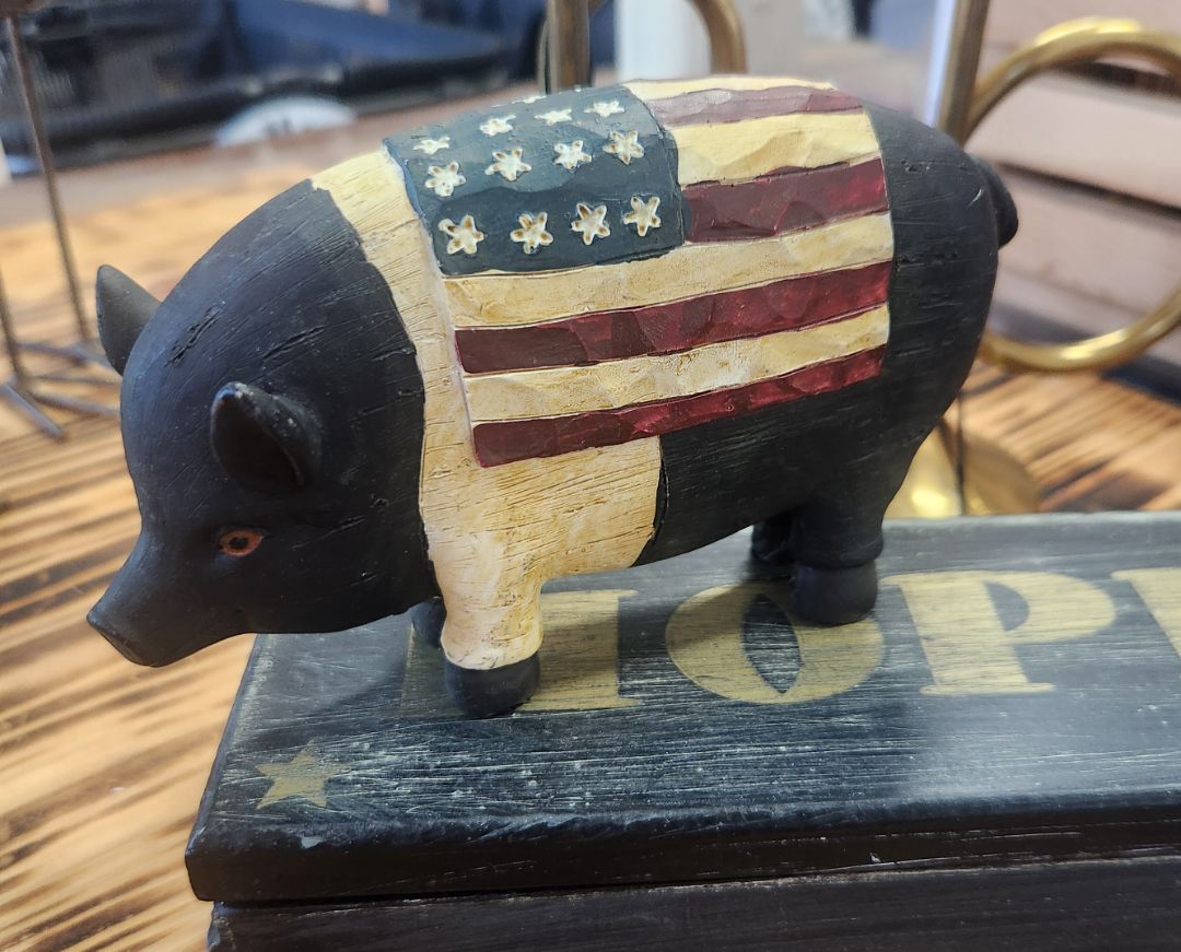 Patriotic Wood Pig Decor