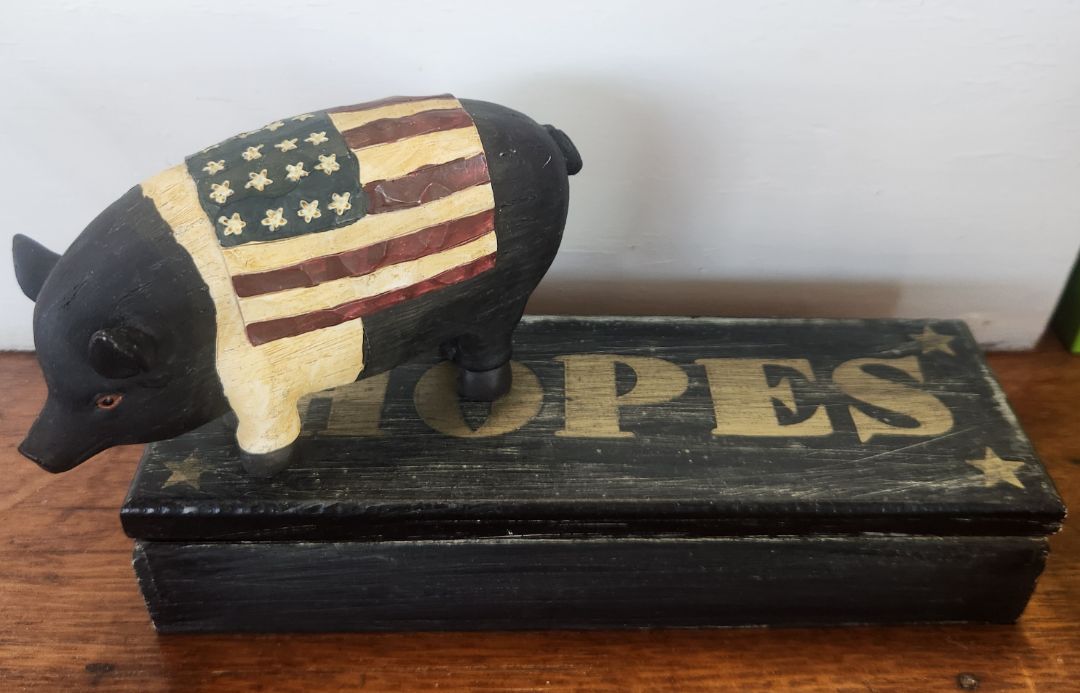 Patriotic Wood Pig Decor