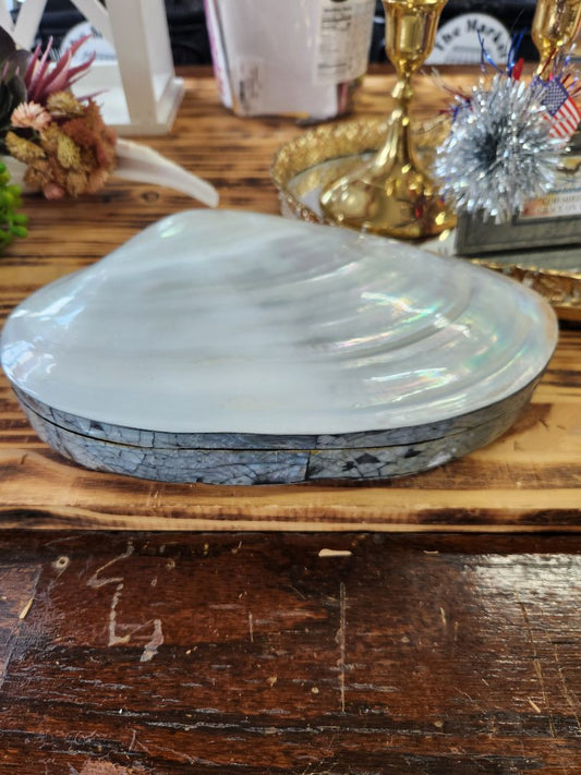 Sea Shell/Mother of Pearl Trinket Box Vintage