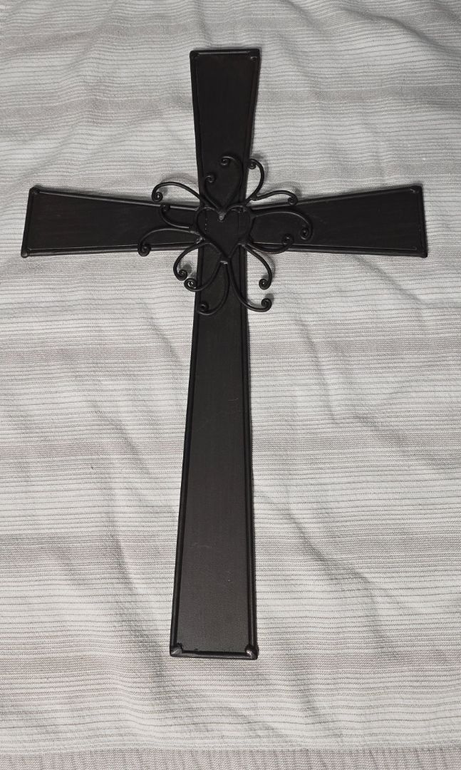 Black  Metal Cross Decor, 12.5" x 18.5"