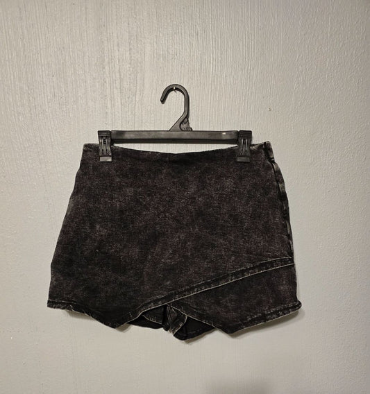 Luvamia NWT Skort, Large,Black Jean, Amira’s closet