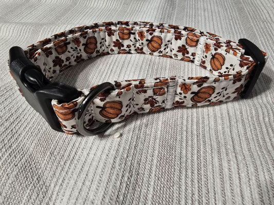 Pumpkins/Leaves Collar, Medium,White, Amira’s dog treats
