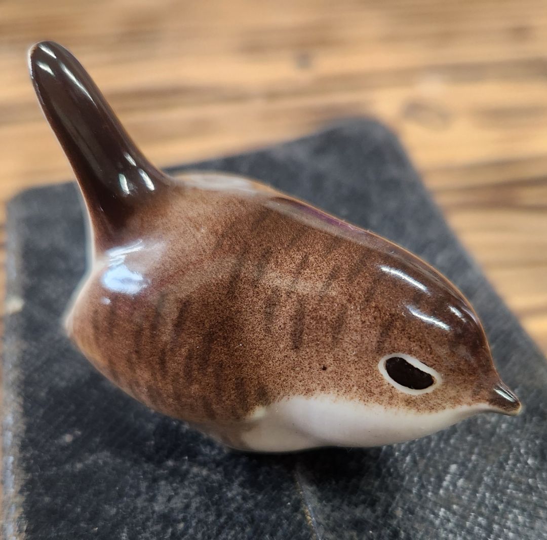 Vintage Lomonosov Porcelain Russian Sitting Wren Bird Small Figurine Made In USSR