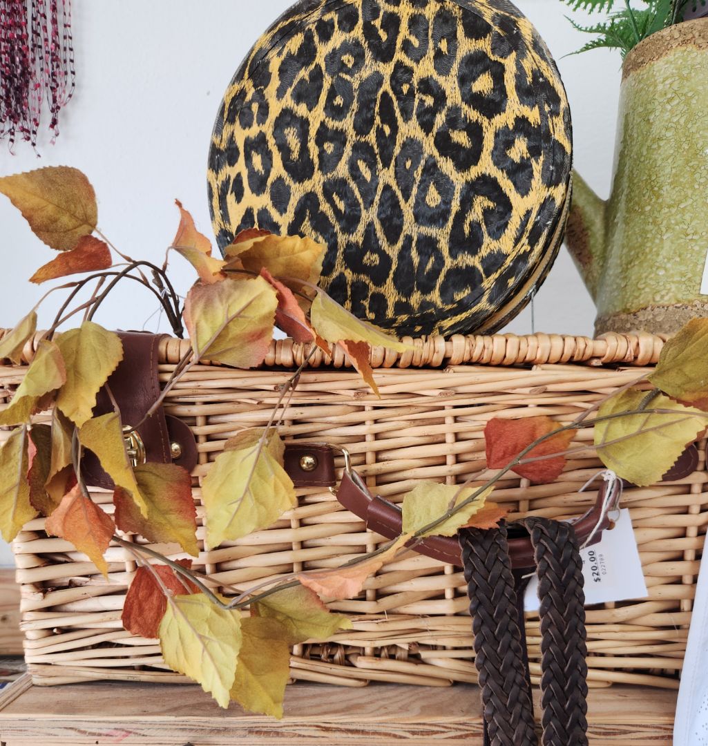 Decor Faux Fall Leaf Stem, DCH Family LLC