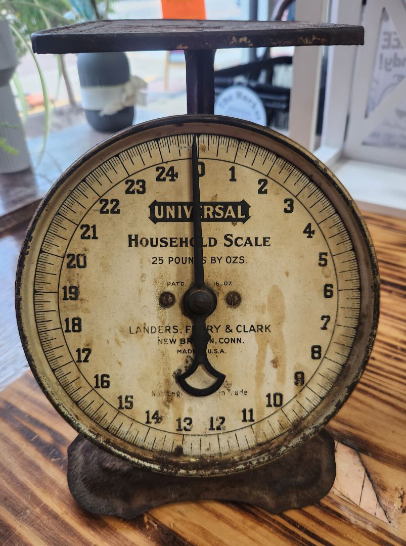 Universal Household Scale Vintage, DCH Family LLC