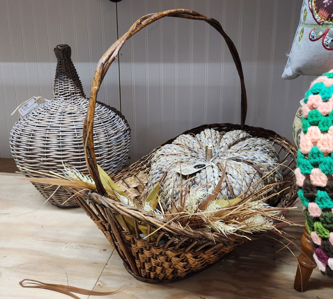 Large Woven Basket w/Handle Vintage, DCH Family LLC
