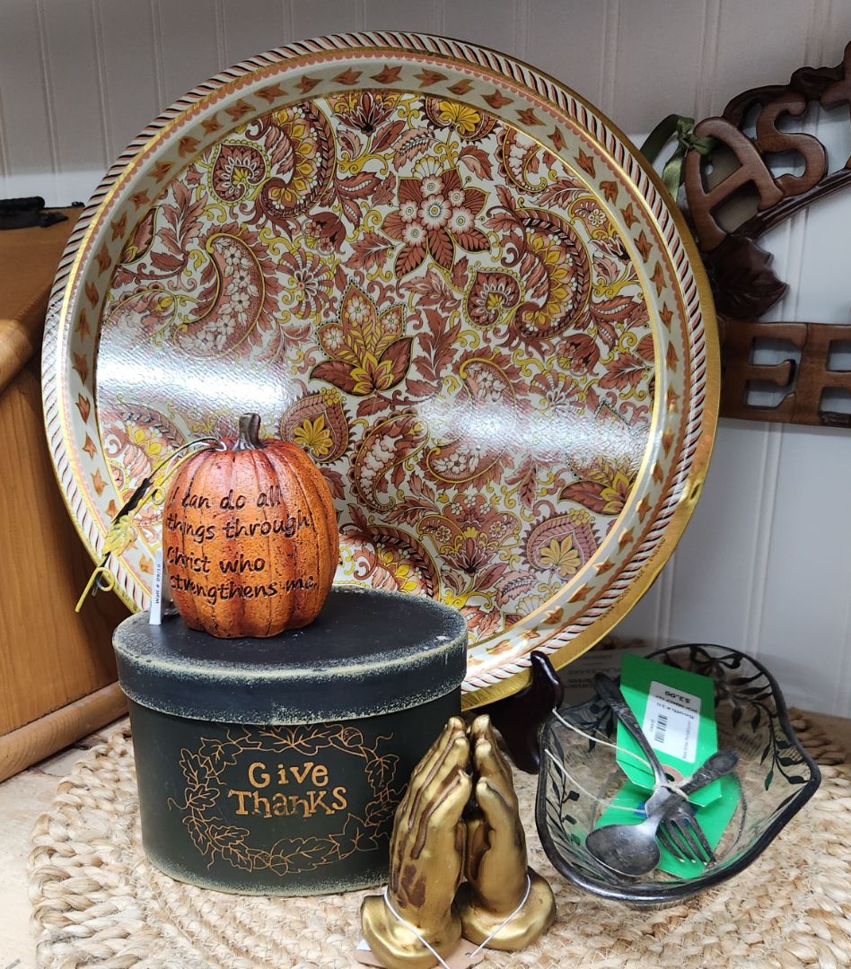 Vienna Woods Design Tray Vintage, DCH Family LLC