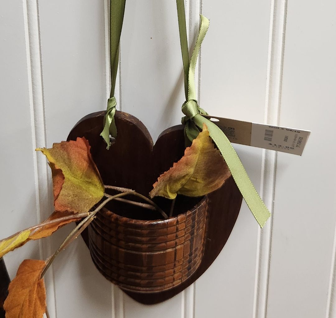 Wooden Heart Wall Pocket Vintage, DCH Family LLC