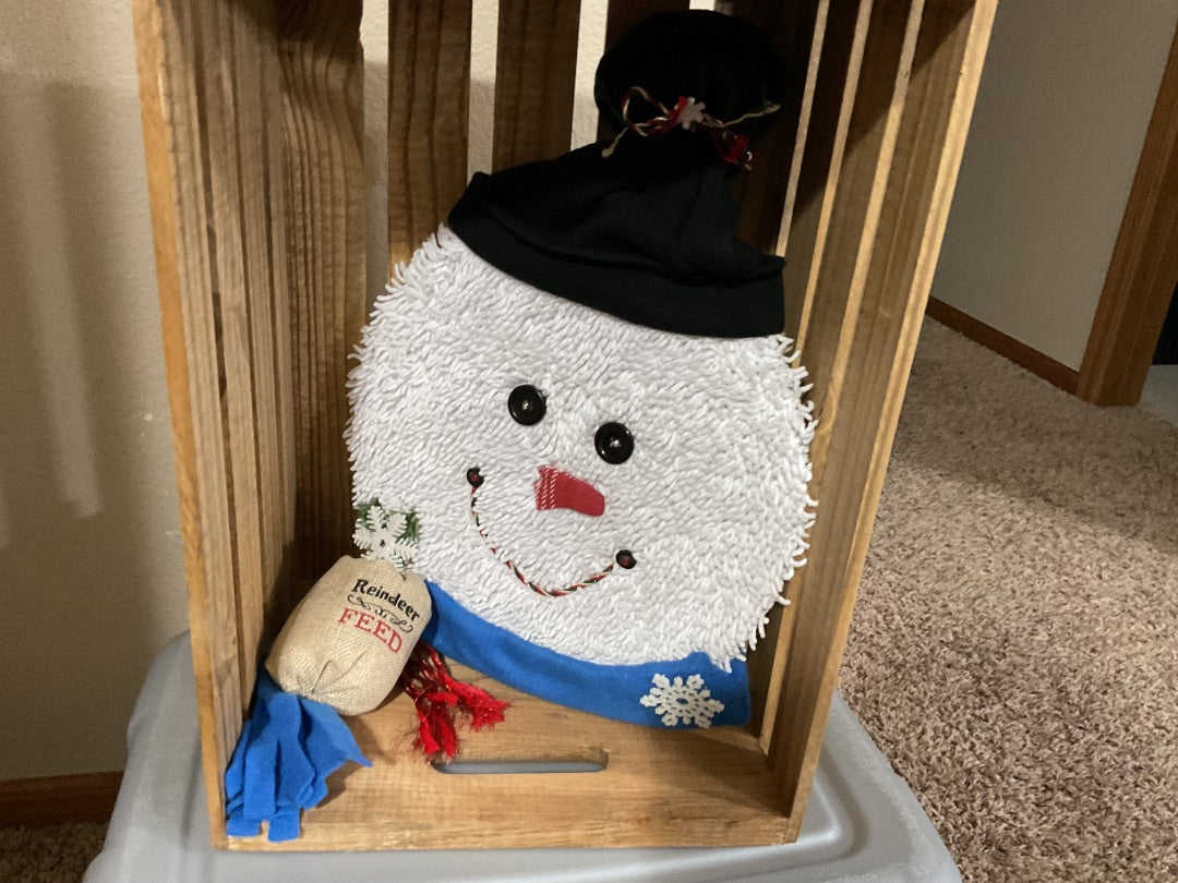 Black Hat  Snowman Wire Wreath, Medium