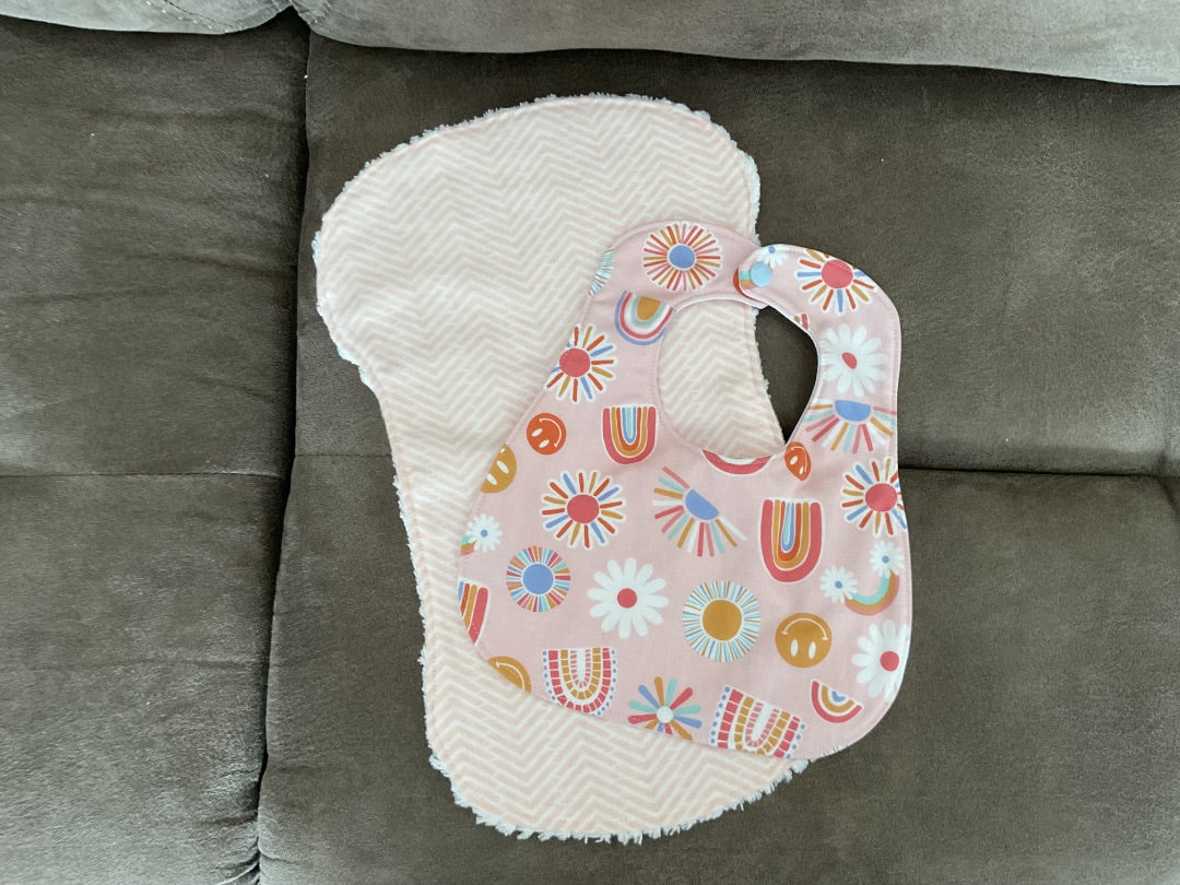 Peach Rainbow & Sun Baby Bib w/ 1 Burp Cloth, Small