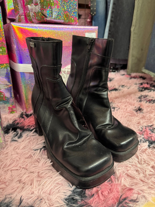 Black Mudd Rock angelz boots, 7