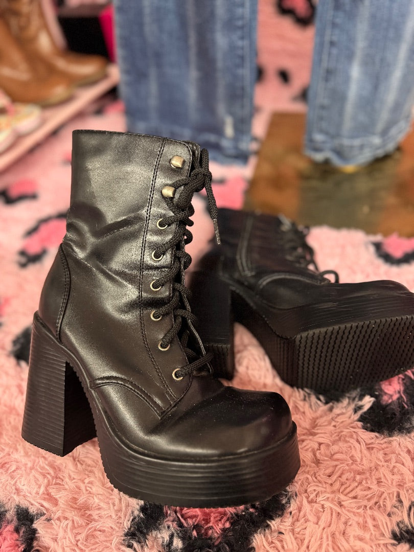 Black Mudd lace combat boots, 6