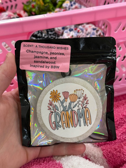 Grandma TW  Freshie, Small Circle