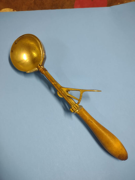 Gilchrist #31 Antique Ice Cream Scoop