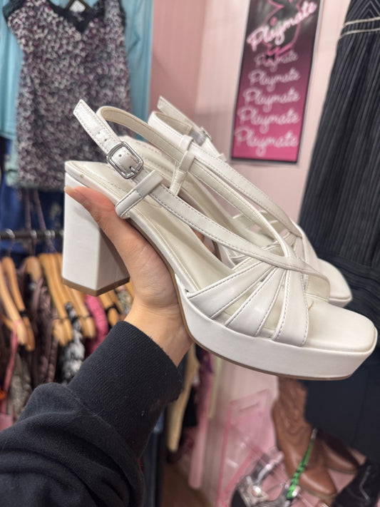 White Bandolino Sabrina sandals, 7
