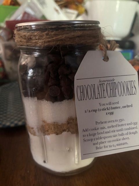 Choc chip cookies in a jar, quart