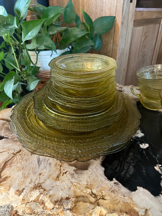 Amber  Federal Glass Patrician Pattern Dinnerware, 20 piece set