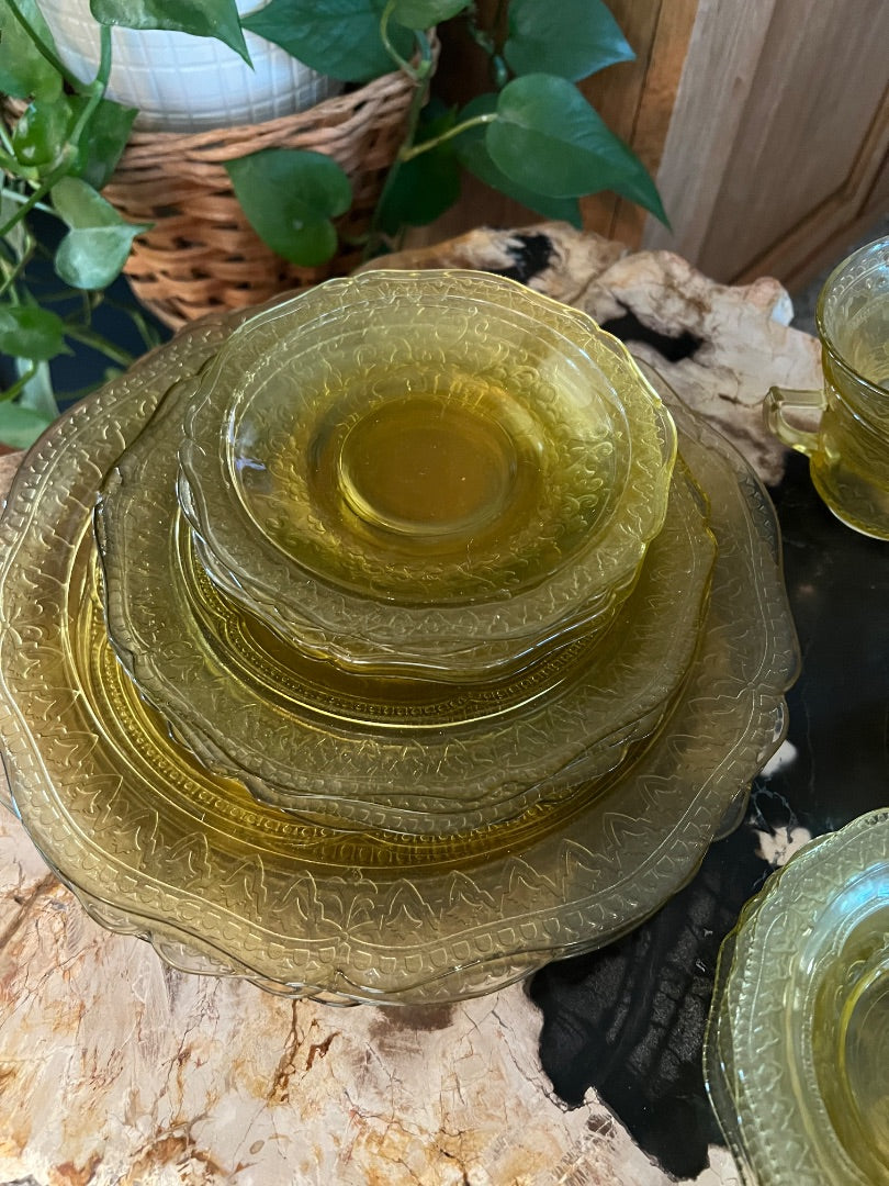 Amber  Federal Glass Patrician Pattern Dinnerware, 20 piece set