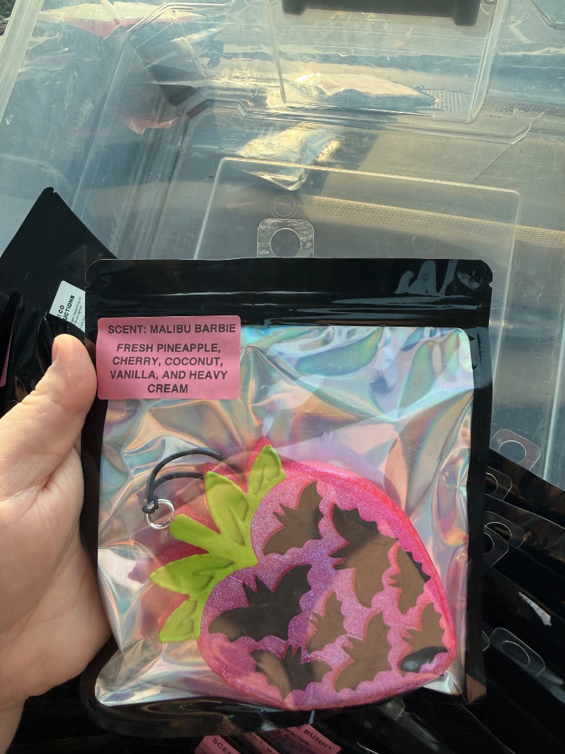 Strawberry Bat MB  Freshie, Full Size