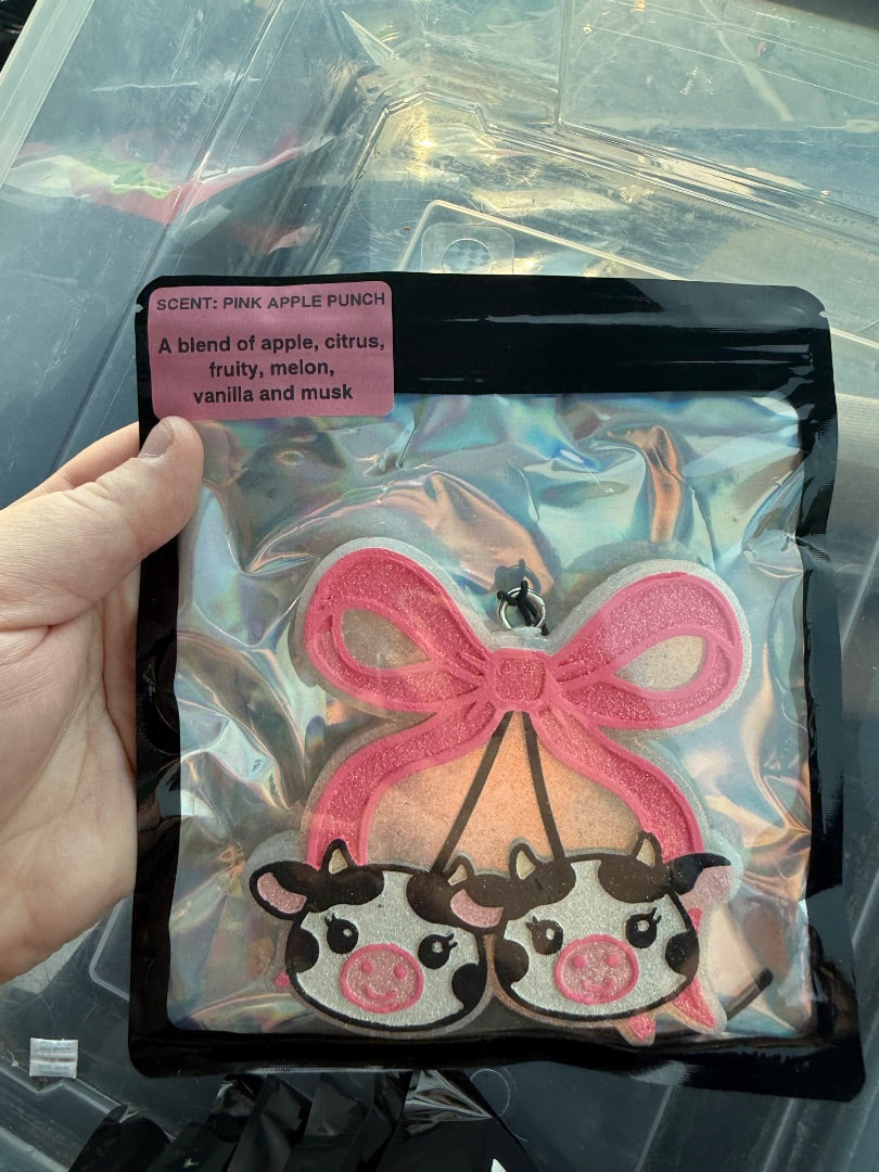 Pink Cow Bow  Freshie, Full Size