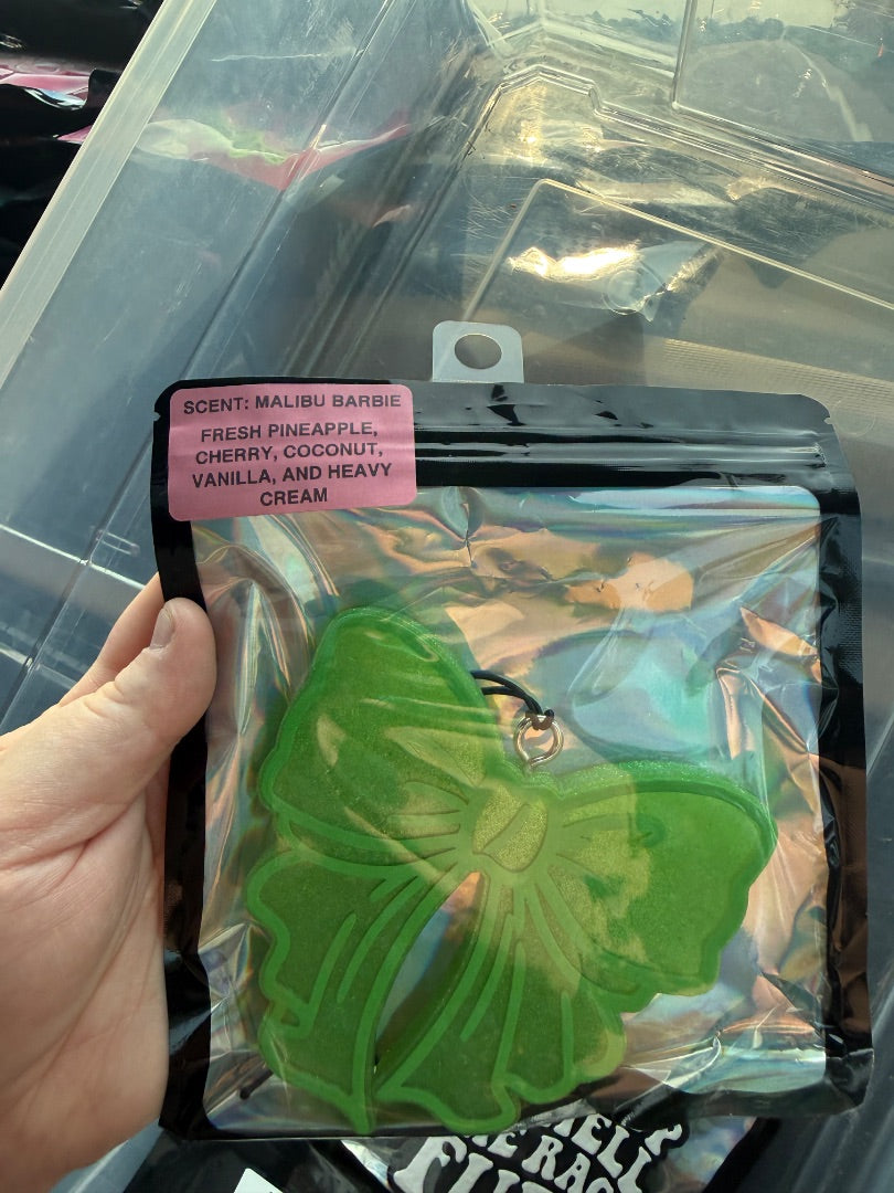 Green Bow  Freshie, Full Size