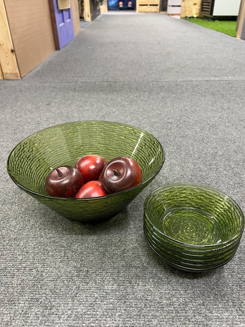 Avocado Green Anchor Hocking Serving Bowl Set