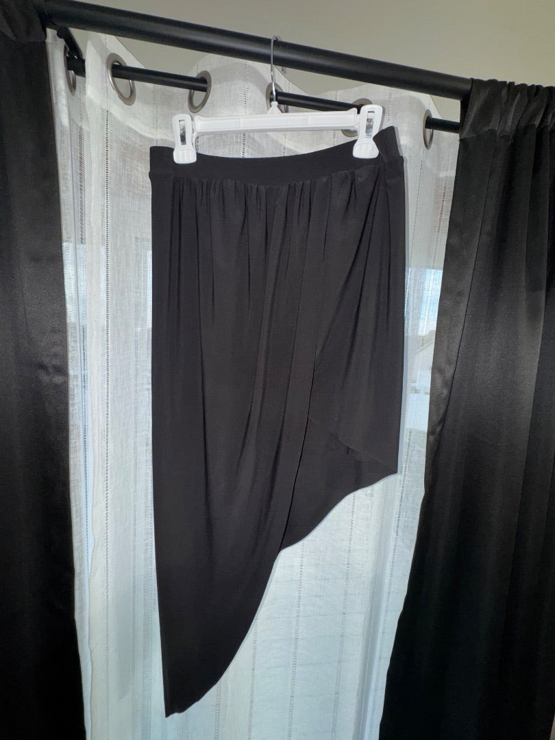 Black Charlotte russe High/low skirt, worn once, XL