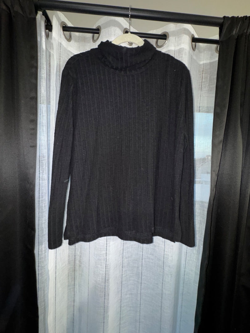 Black Cloudchaser Turtleneck, worn twice, XL