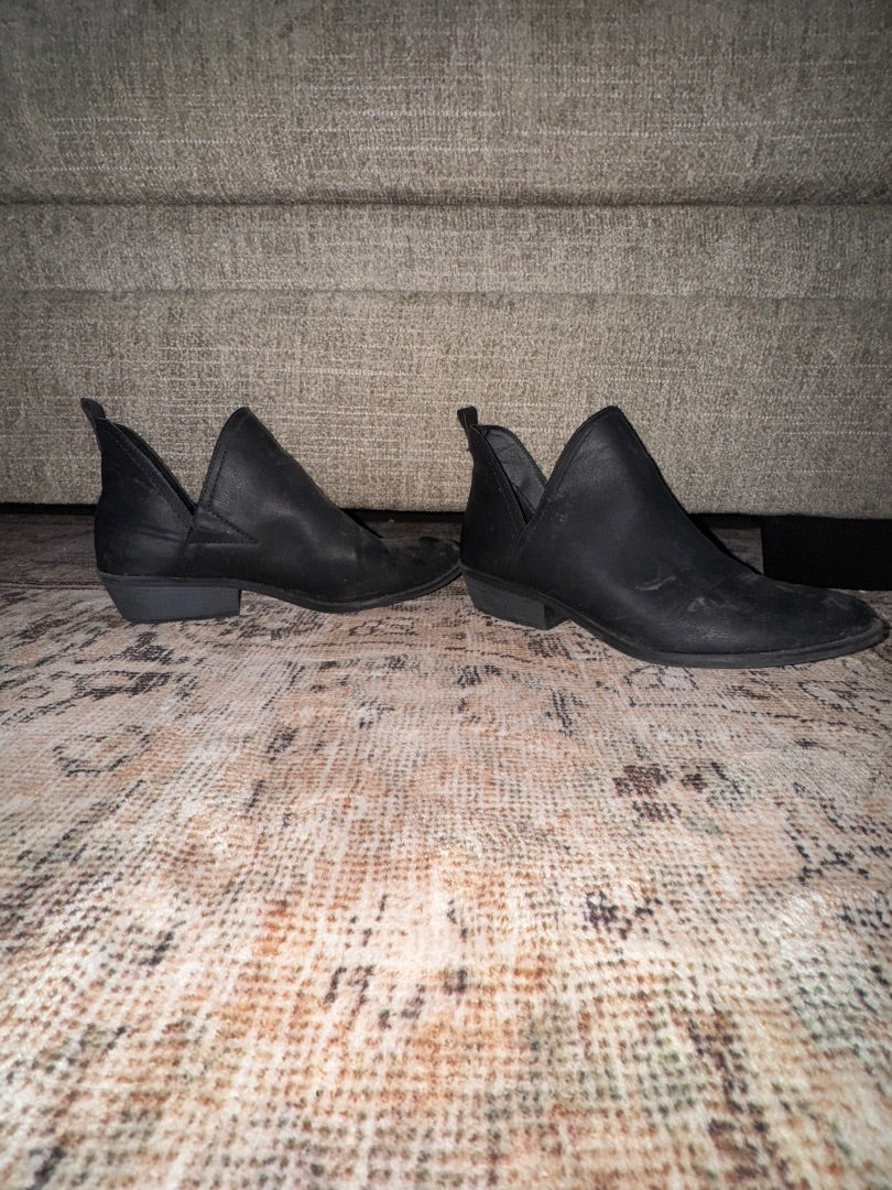 Black Universal Thread Shoes, worn, 9 1/2