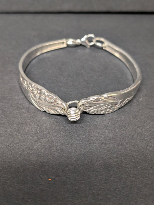 Bracelet w/flowers