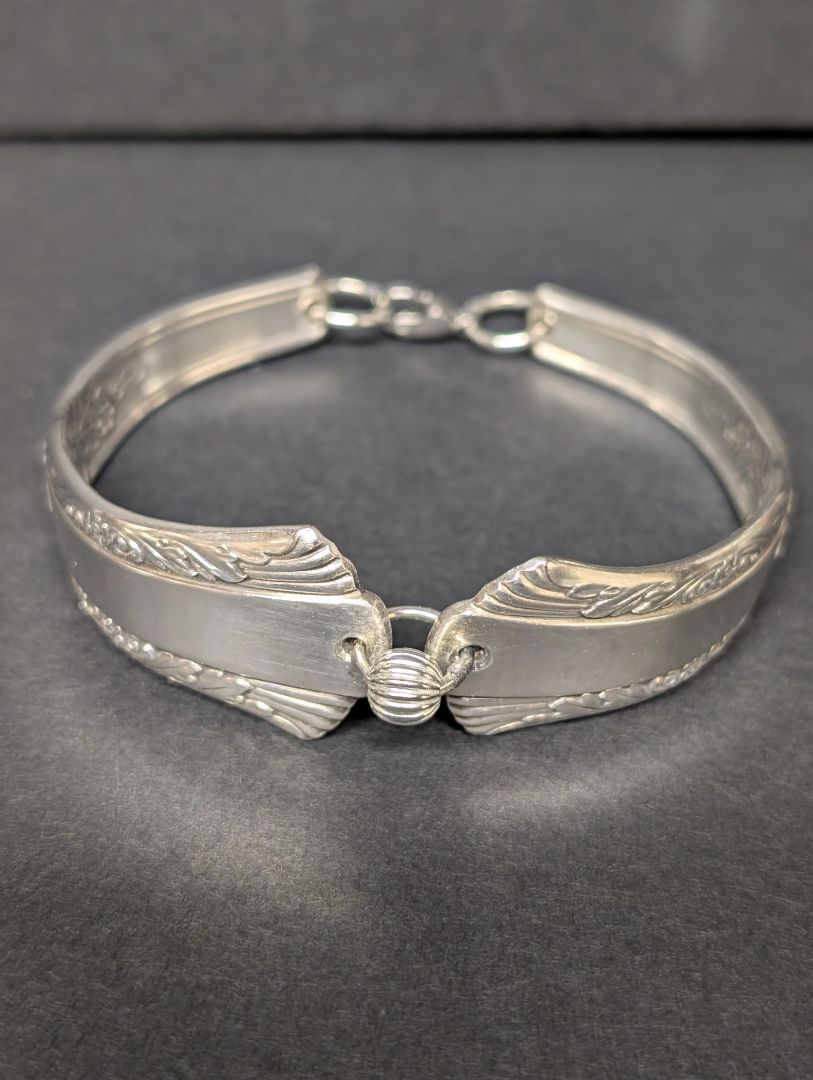 bracelet w/ lines large