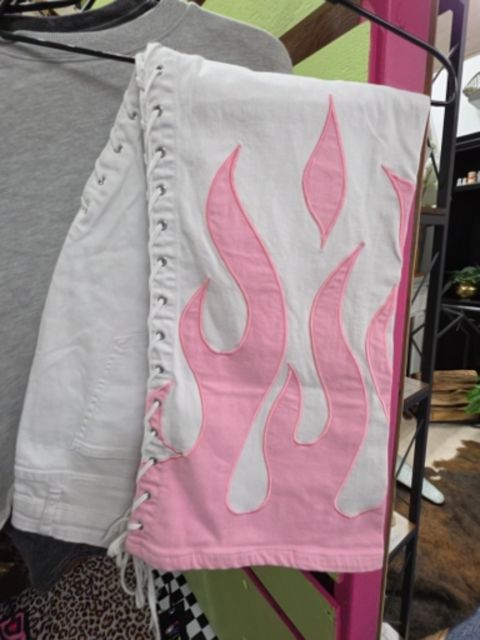 White and Pink Delia's Bottoms, 1x