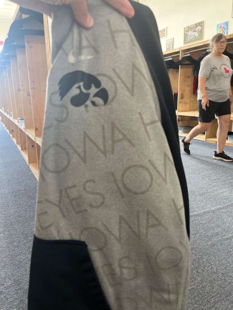 Black and grey Iowa Hawkeyes Sweatshirt, S