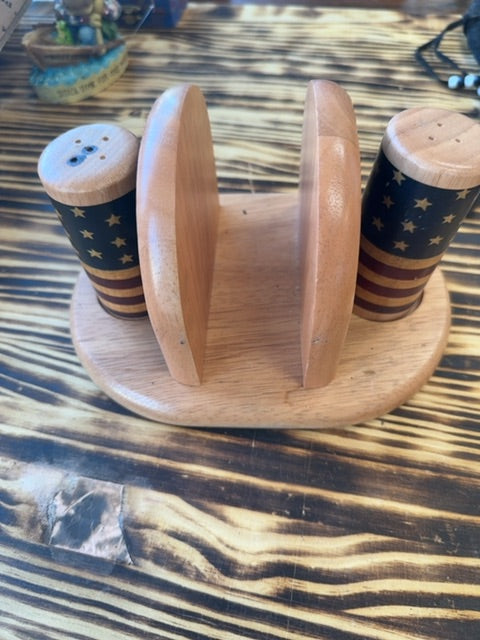 Salt & Pepper-Napkin holder
