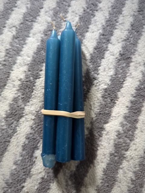 4 Blue candles